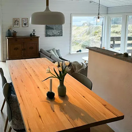 Scenic Family Cabin In Hundvin