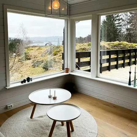 Σπίτι διακοπών Scenic Family Cabin In Hundvin